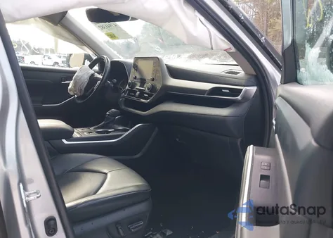 2022 Toyota Highlander Xle z USA, uszkodzony, nr VIN 5TDGZRBH4NS564587